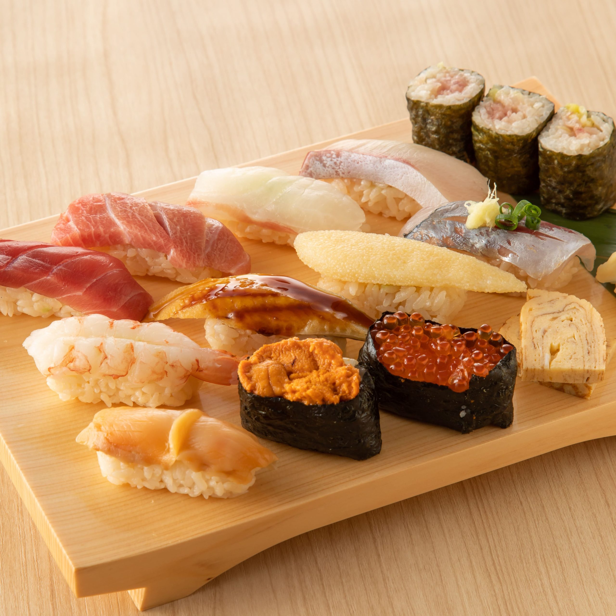 夜のひとときに、お酒と一緒に楽しめる鮨セットをご紹介します | 全席 
